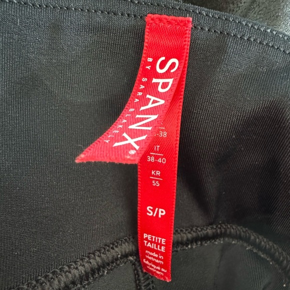 🦊 Petite SPANX Faux Leather Leggings - Picture 9 of 10